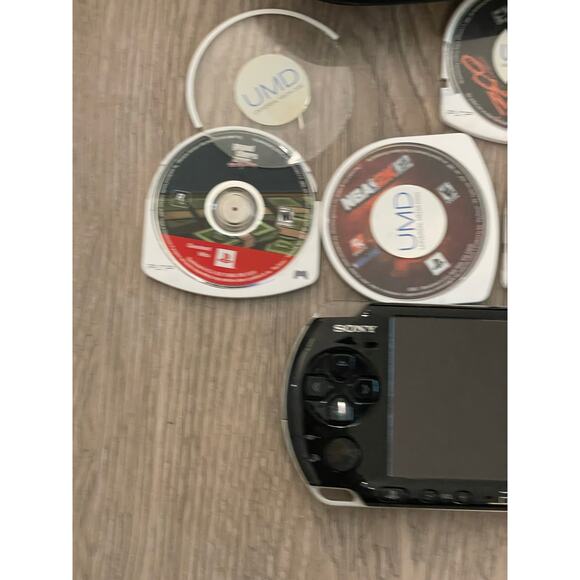See Desc Sony PSP-3001 PlayStation Portable Lot  Works No charger or battery